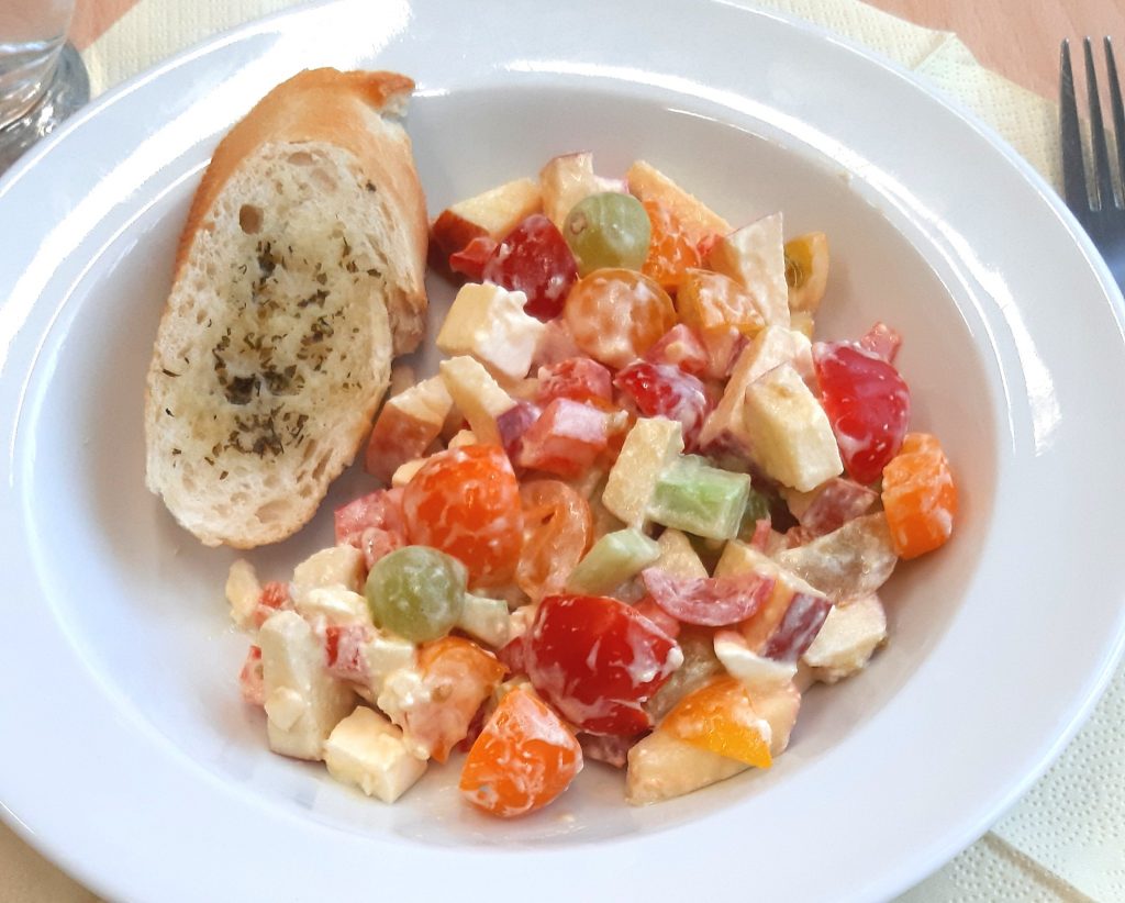 Gemüse-Obst-Salat nach griechischer Art – DigiTreffBremerhaven